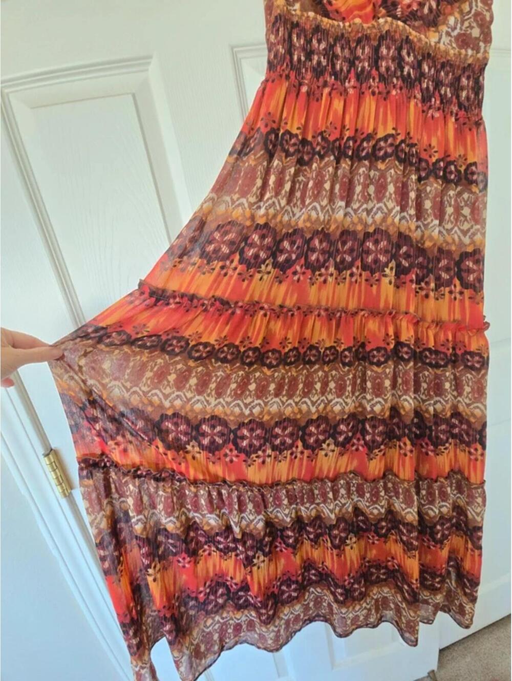 Long dress good for casual events or wedding guest - Picture 3 of 4